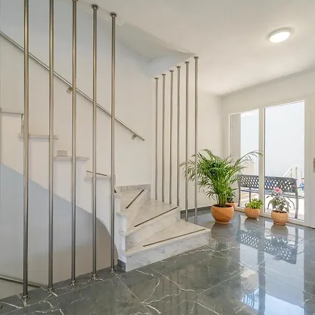 Oasis Luxury And * ניקיטי
