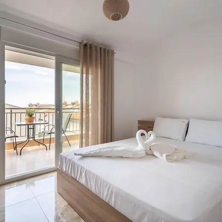Oasis Luxury And ניקיטי