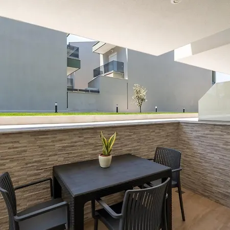 Oasis Luxury And Daire Nikiti (Sithonia)